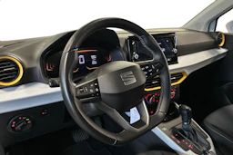 valkoinen SEAT Arona 2024 kuva 3.