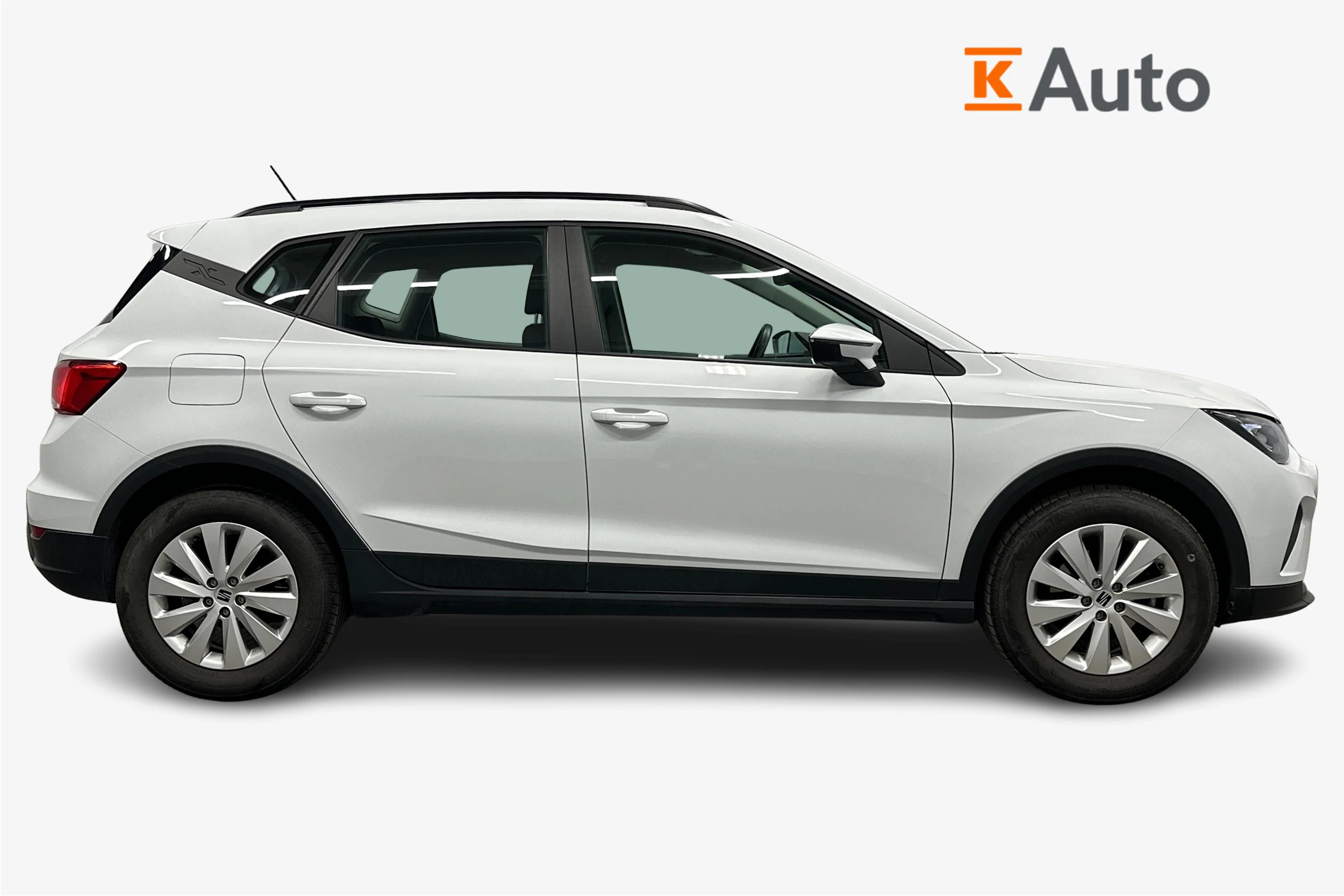 valkoinen SEAT Arona 2024 kuva 5.