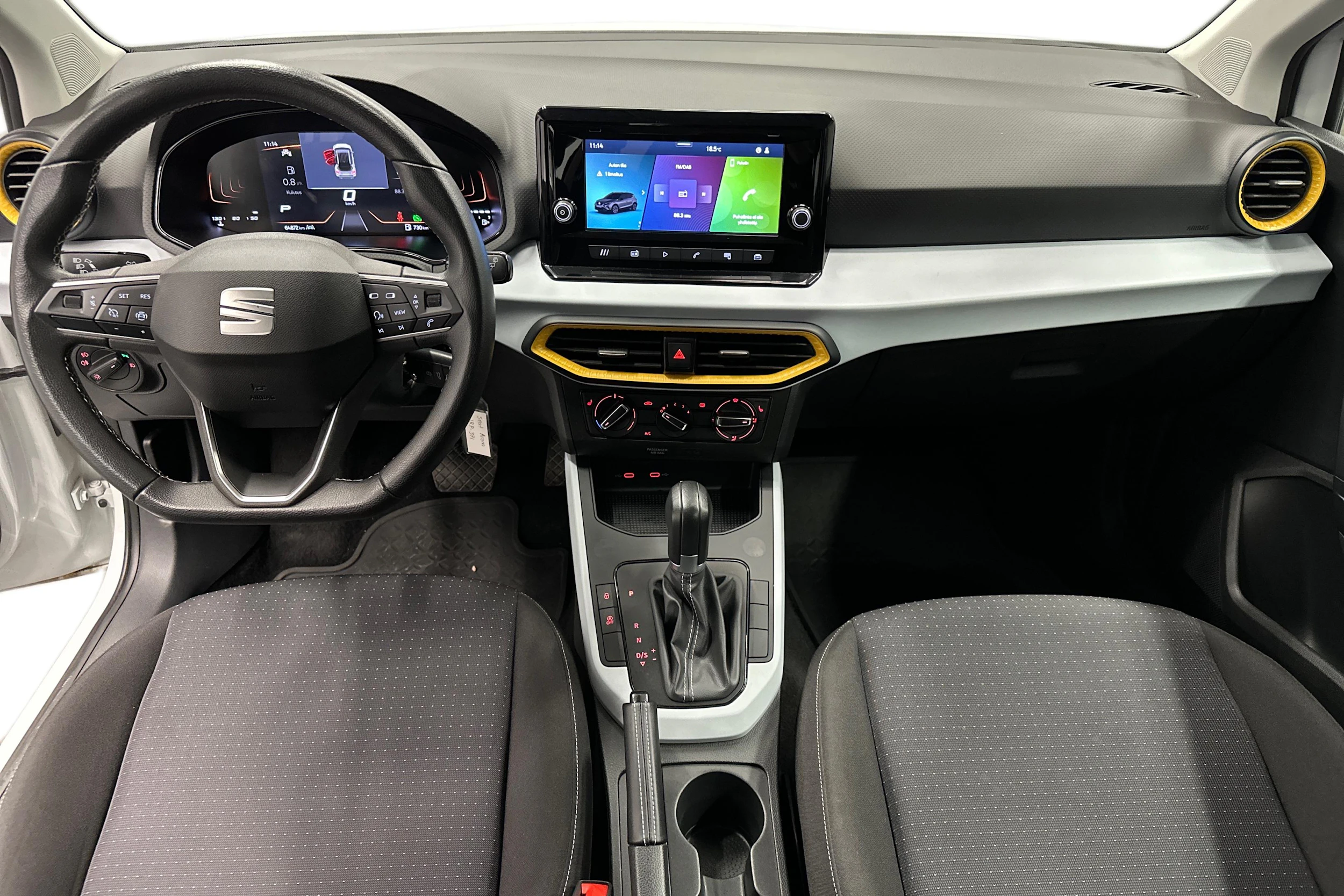 valkoinen SEAT Arona 2024 kuva 7.