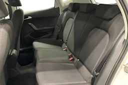 valkoinen SEAT Arona 2024 kuva 8.