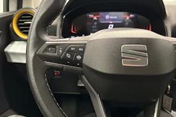 valkoinen SEAT Arona 2024 kuva 11.