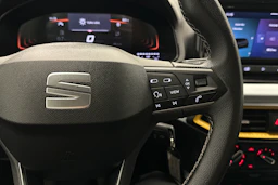 valkoinen SEAT Arona 2024 kuva 12.