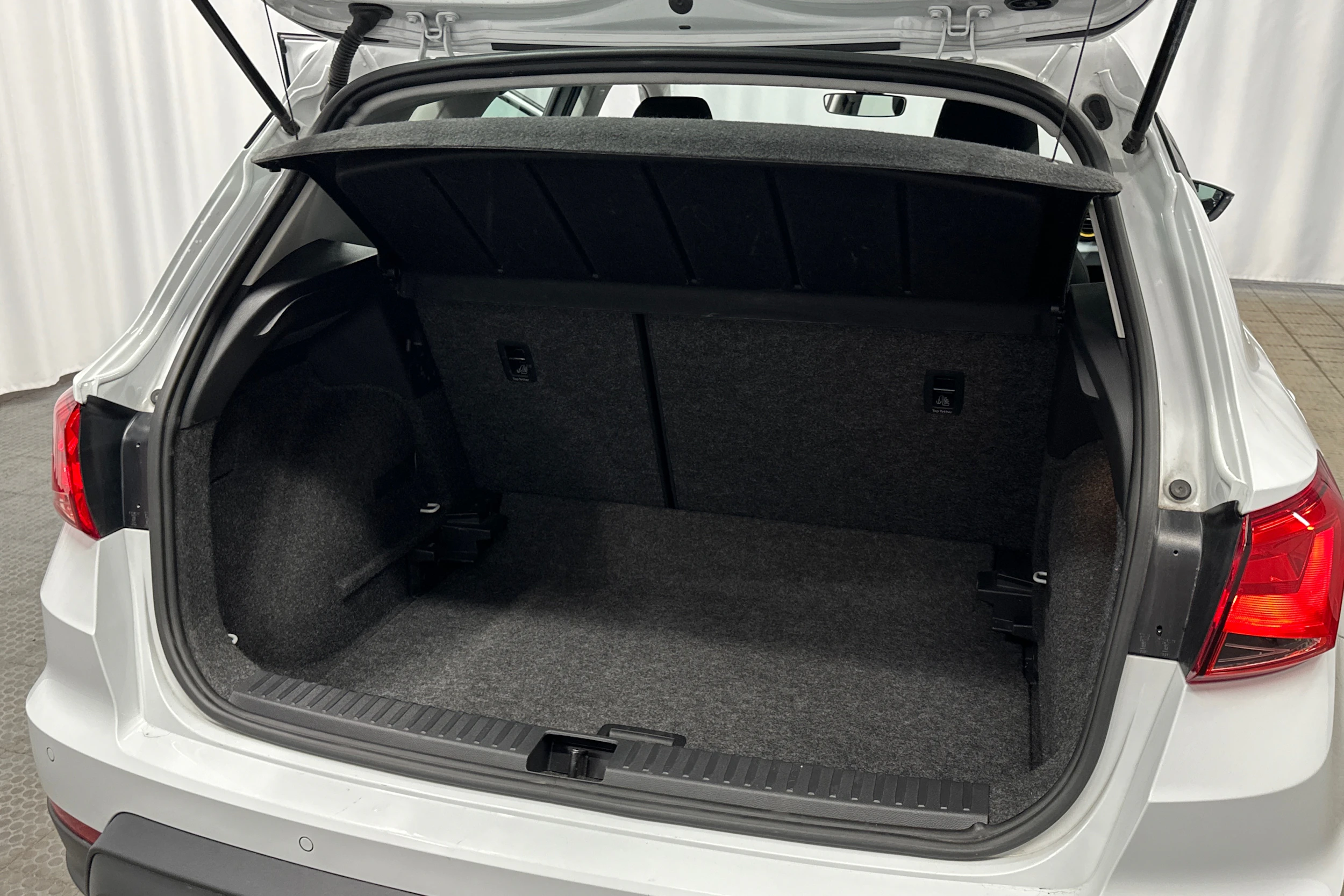 valkoinen SEAT Arona 2024 kuva 29.