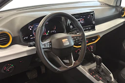 valkoinen SEAT Arona 2024 kuva 3.