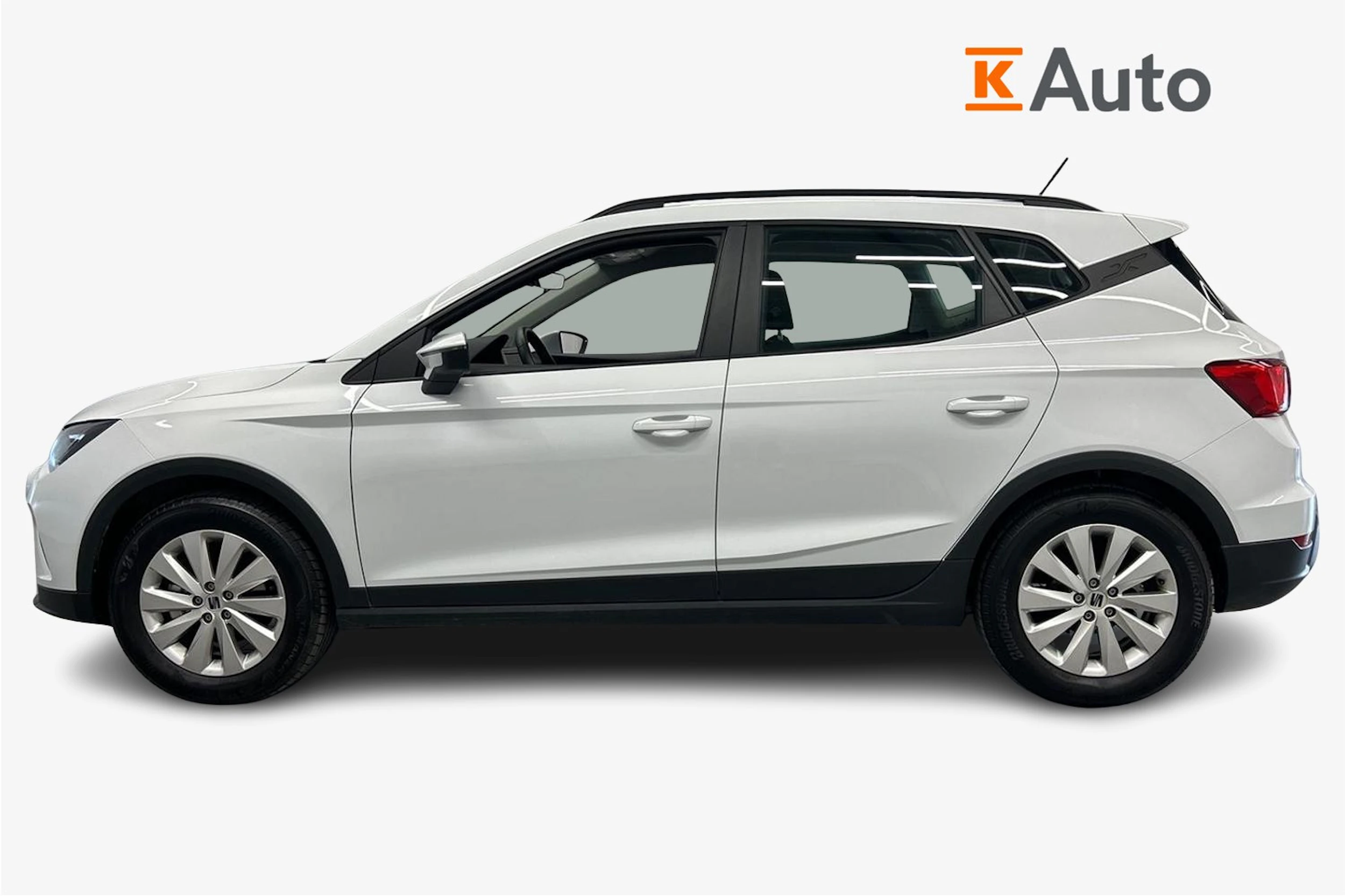 valkoinen SEAT Arona 2024 kuva 7.