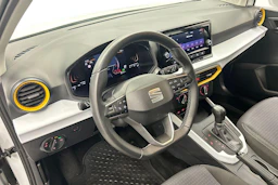 valkoinen SEAT Arona 2024 kuva 8.