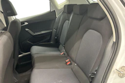 valkoinen SEAT Arona 2024 kuva 11.