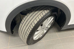 valkoinen SEAT Arona 2024 kuva 13.