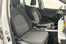 valkoinen SEAT Arona 2024 kuva 15.