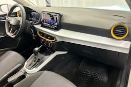 valkoinen SEAT Arona 2024 kuva 16.