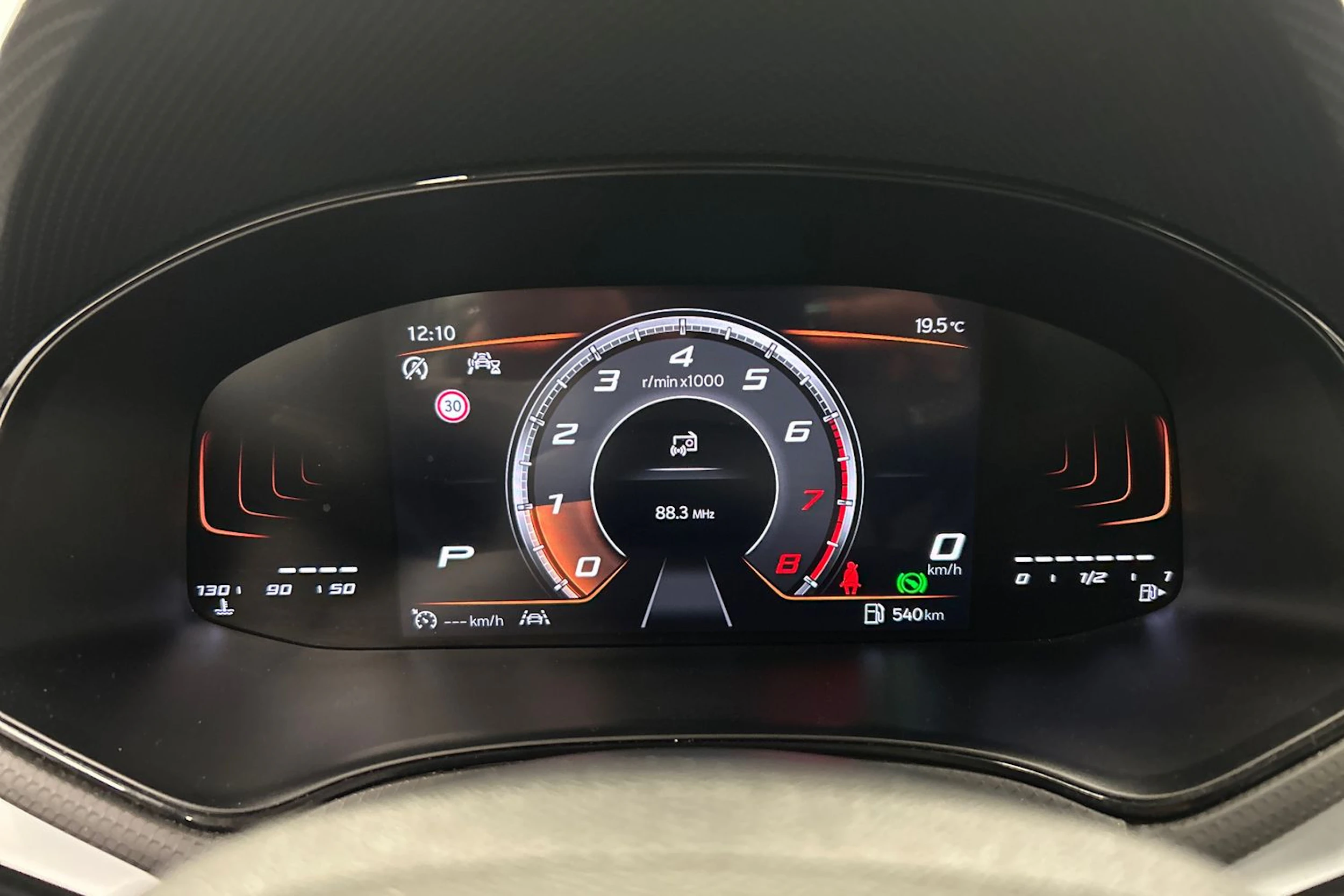 valkoinen SEAT Arona 2024 kuva 19.