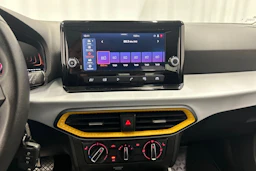 valkoinen SEAT Arona 2024 kuva 22.