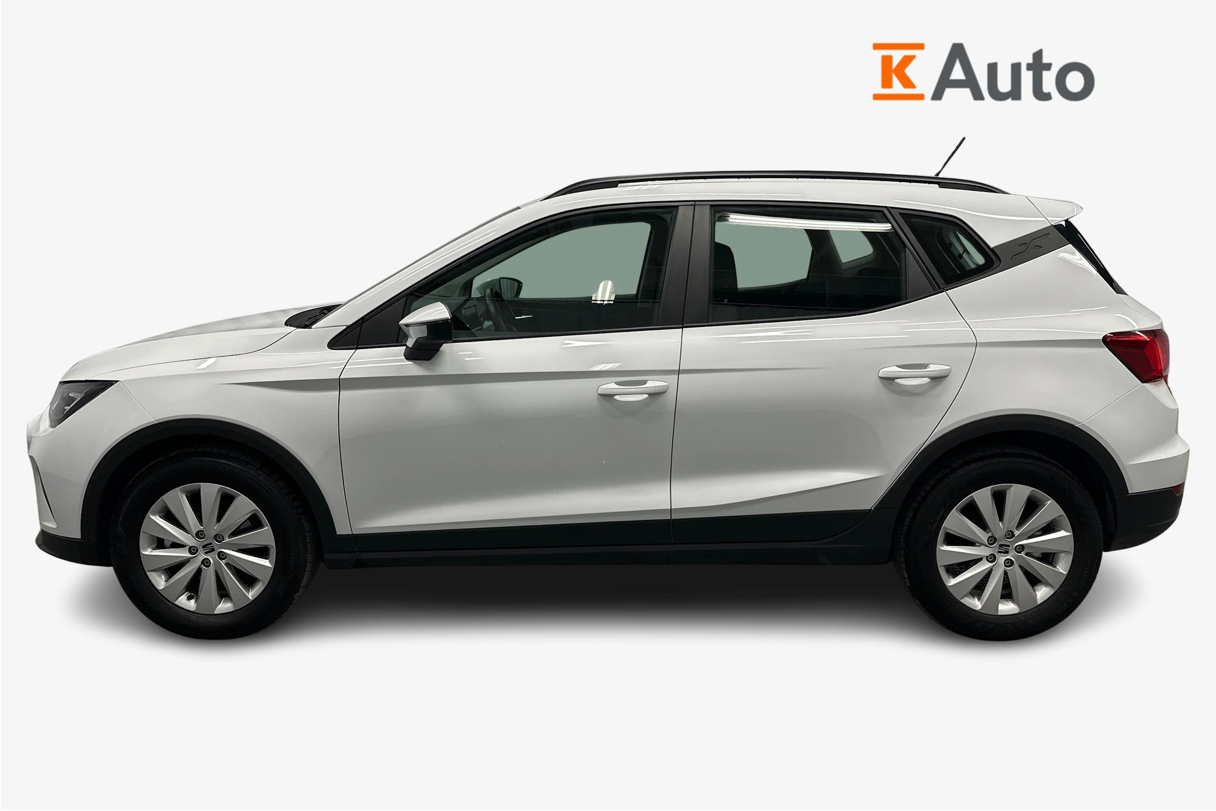 valkoinen SEAT Arona 2024 kuva 5.