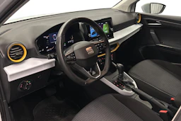 valkoinen SEAT Arona 2024 kuva 6.