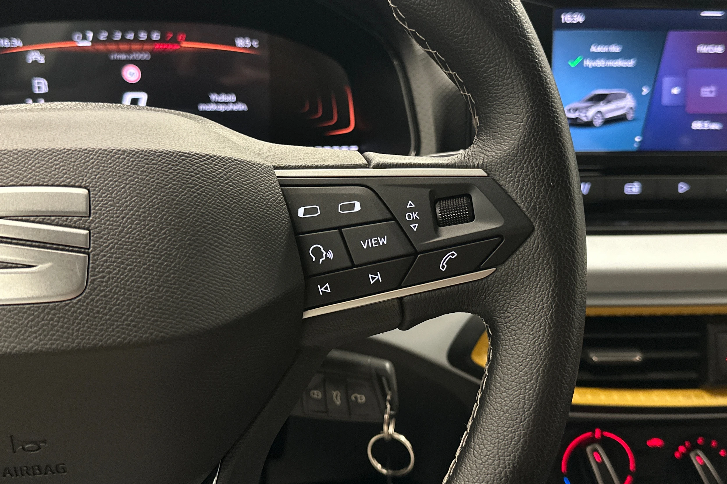 valkoinen SEAT Arona 2024 kuva 12.