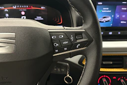 valkoinen SEAT Arona 2024 kuva 12.