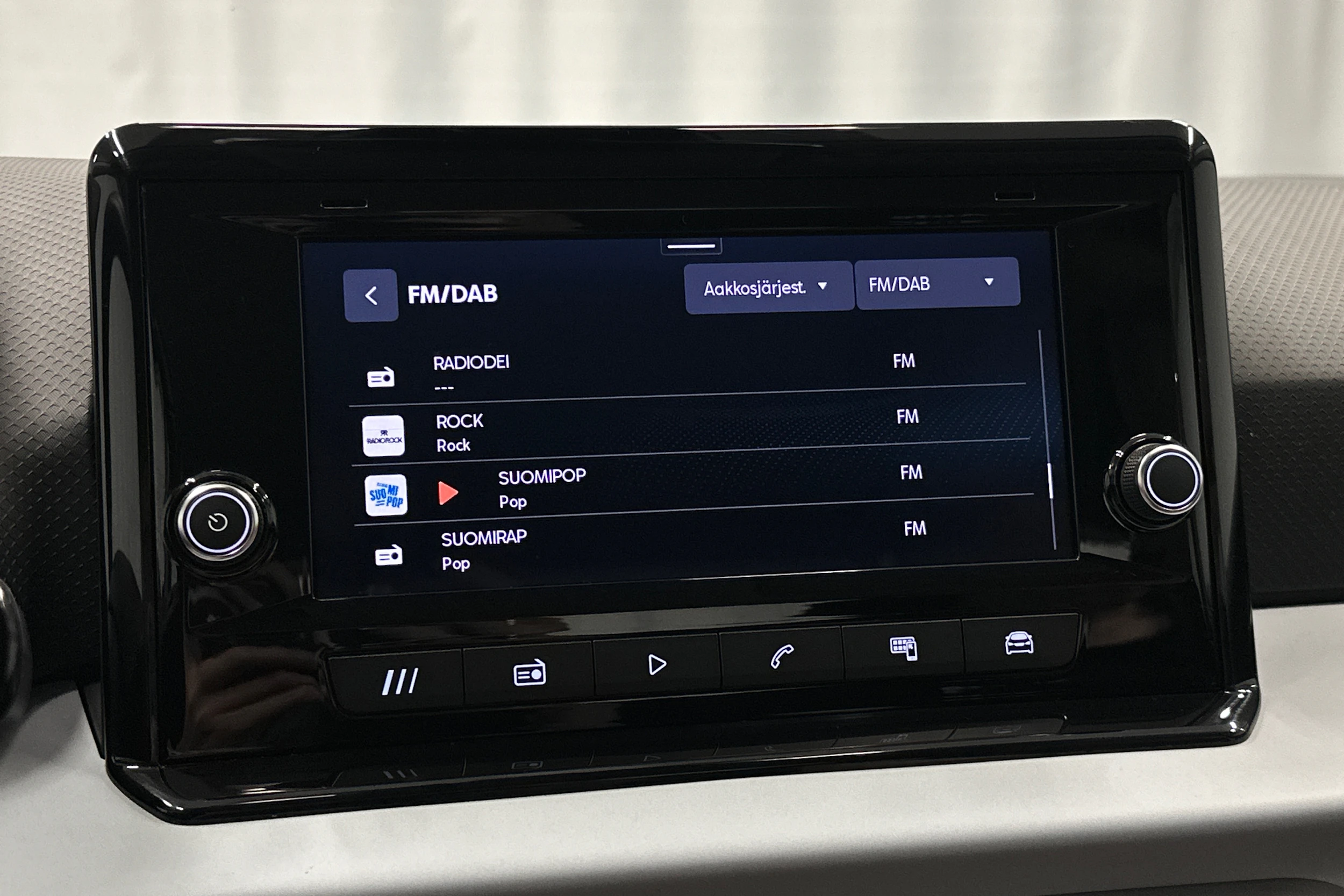 valkoinen SEAT Arona 2024 kuva 18.