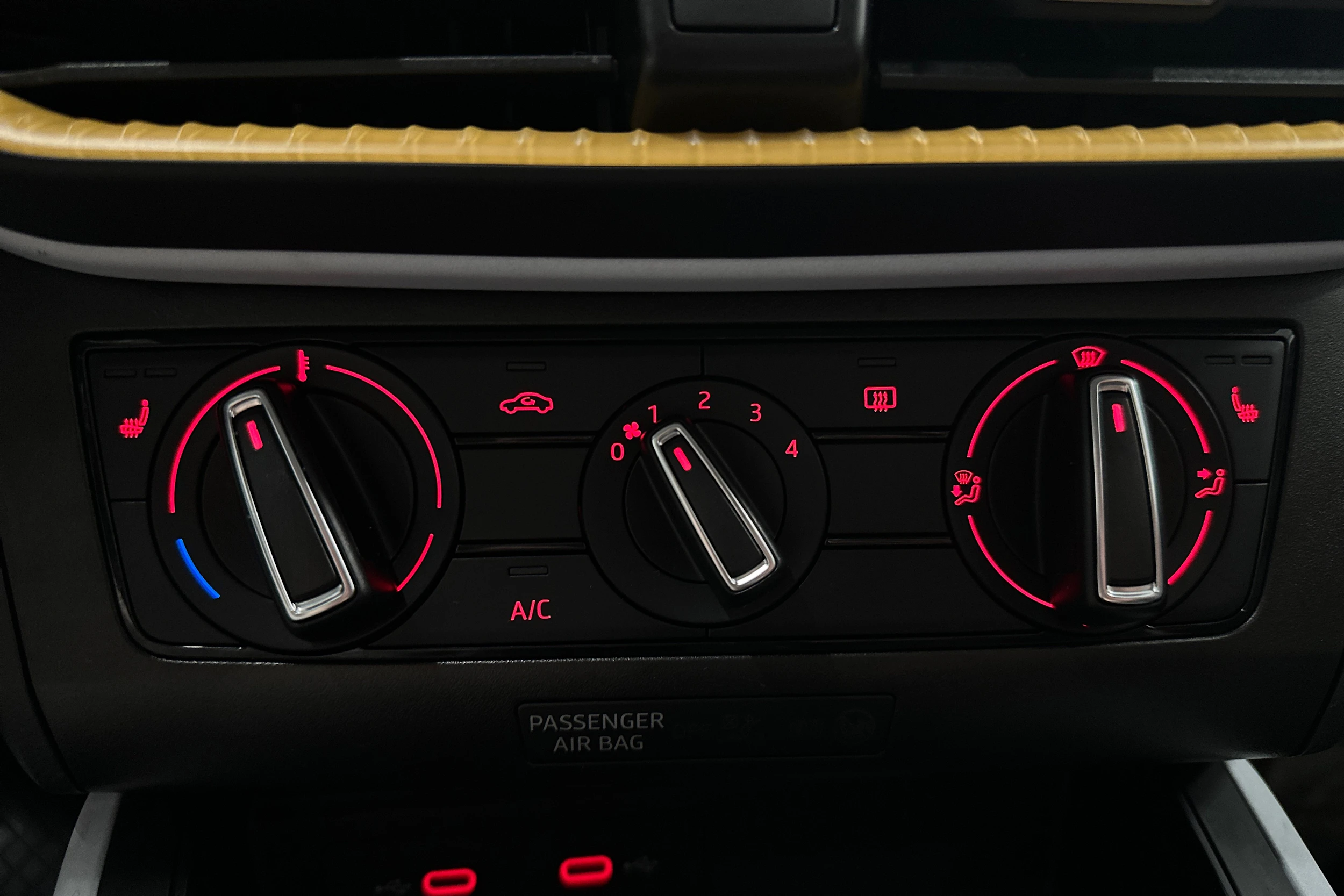 valkoinen SEAT Arona 2024 kuva 25.