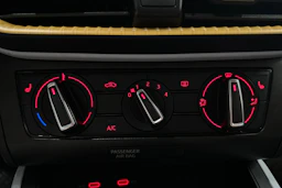 valkoinen SEAT Arona 2024 kuva 25.