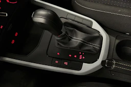 valkoinen SEAT Arona 2024 kuva 26.