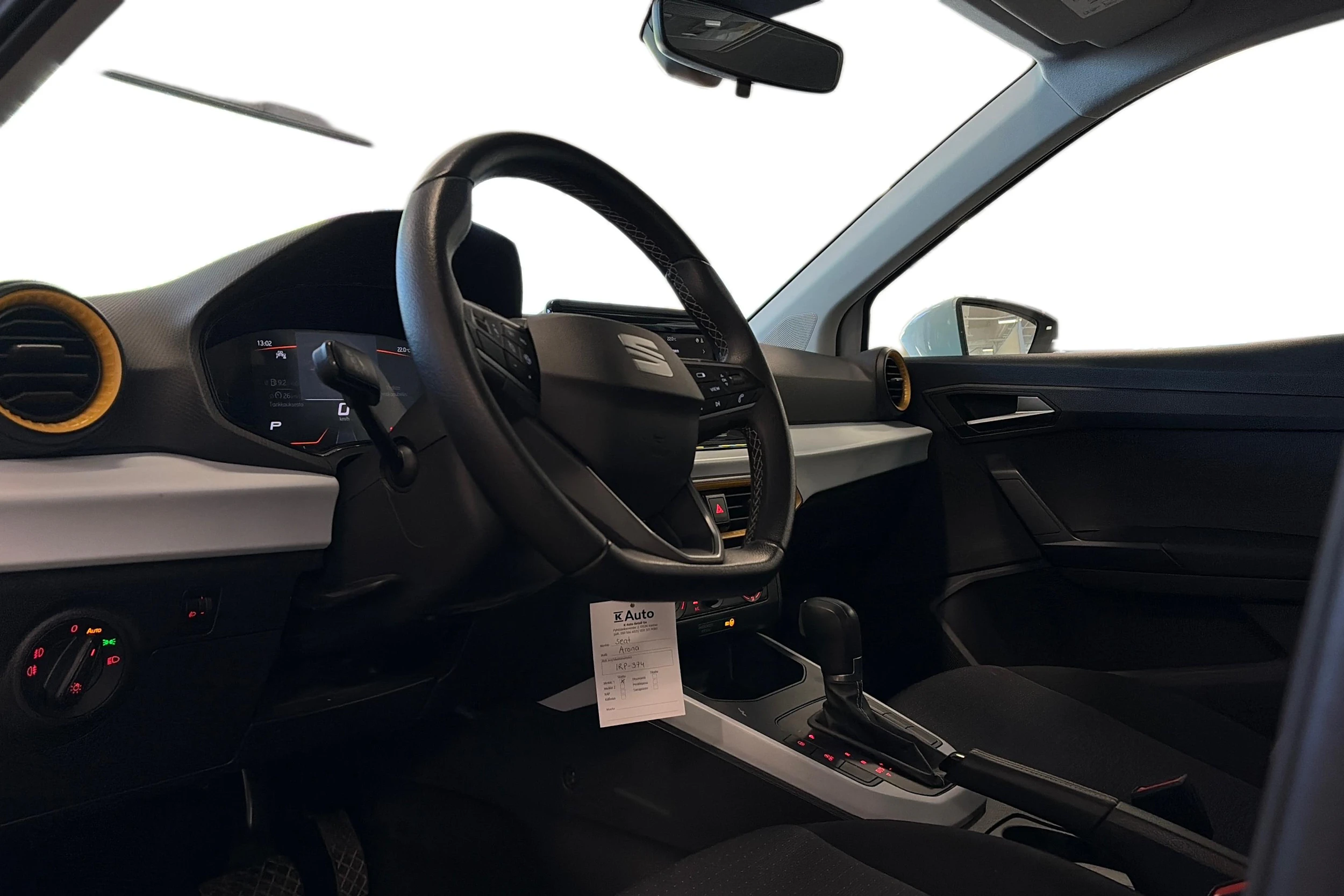 valkoinen SEAT Arona 2024 kuva 3.