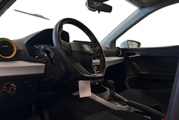 valkoinen SEAT Arona 2024 kuva 3.