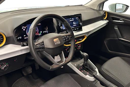 valkoinen SEAT Arona 2024 kuva 3.