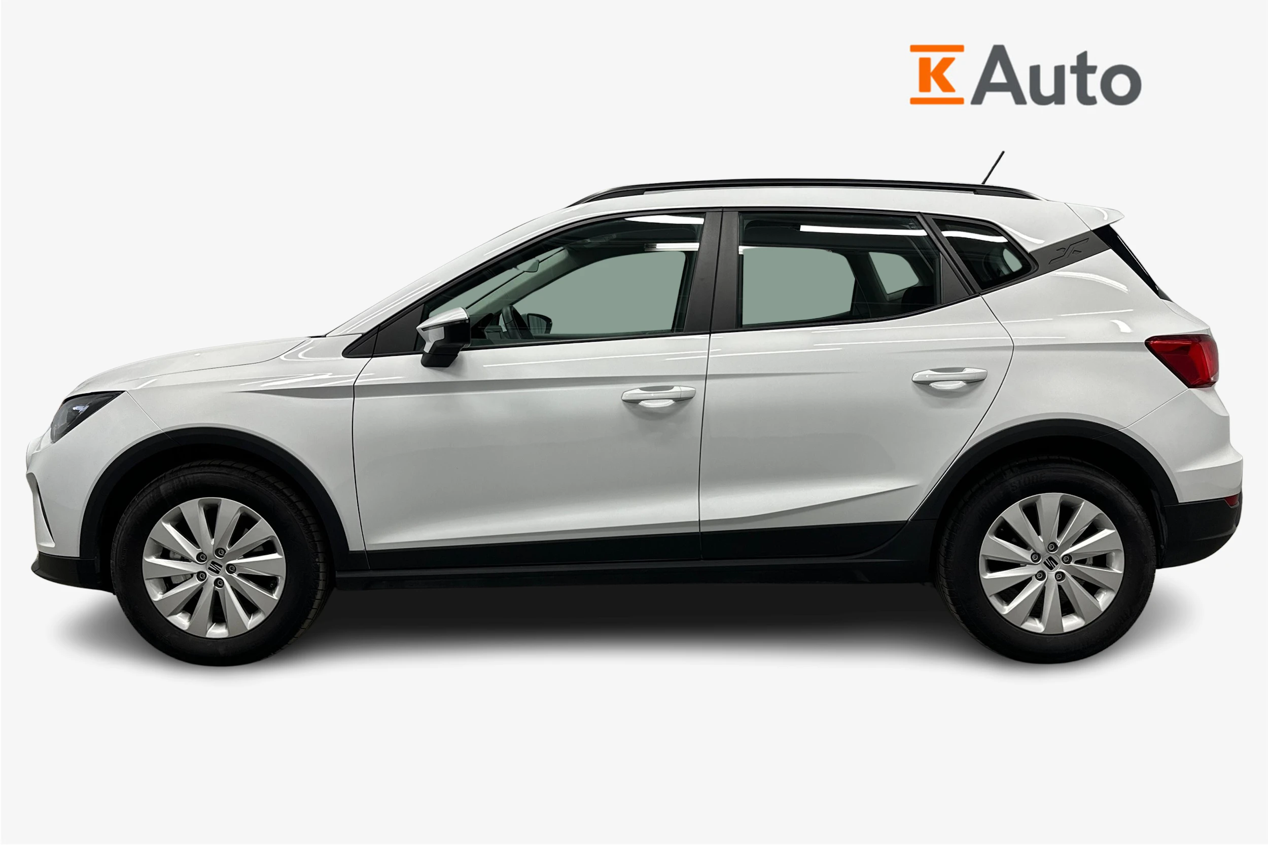 valkoinen SEAT Arona 2024 kuva 5.