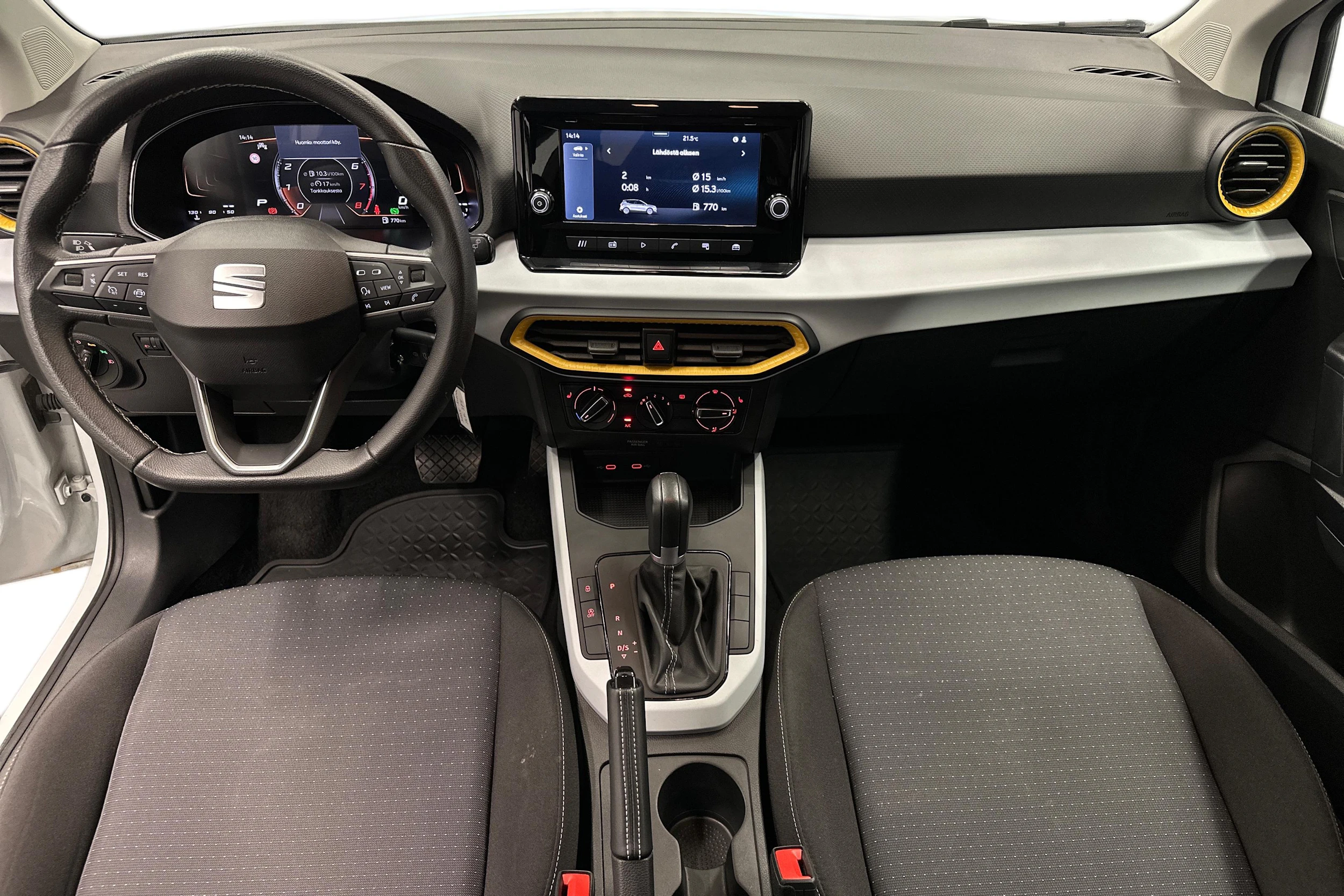 valkoinen SEAT Arona 2024 kuva 7.
