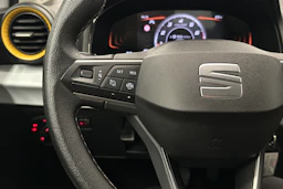 valkoinen SEAT Arona 2024 kuva 11.