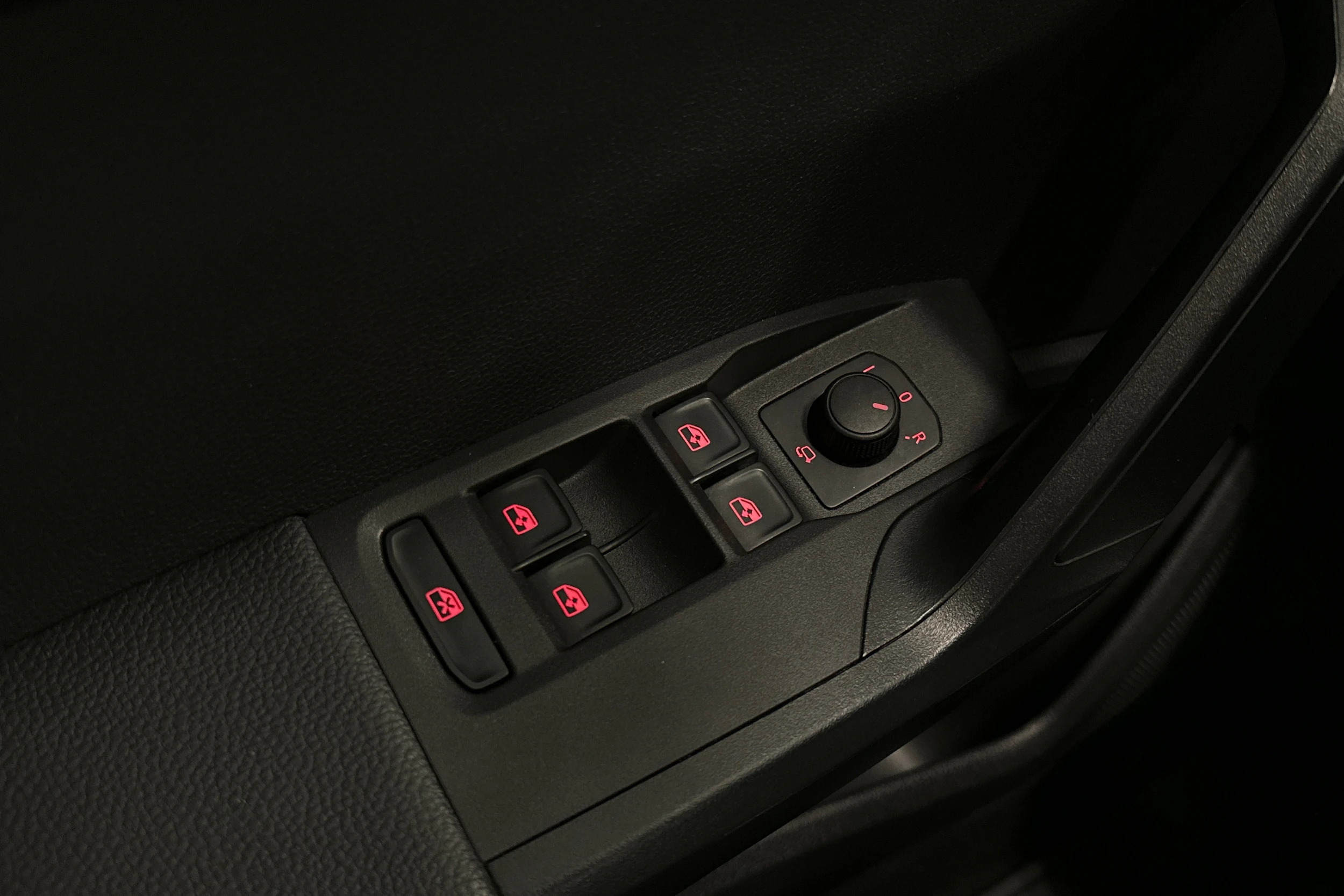 valkoinen SEAT Arona 2024 kuva 15.