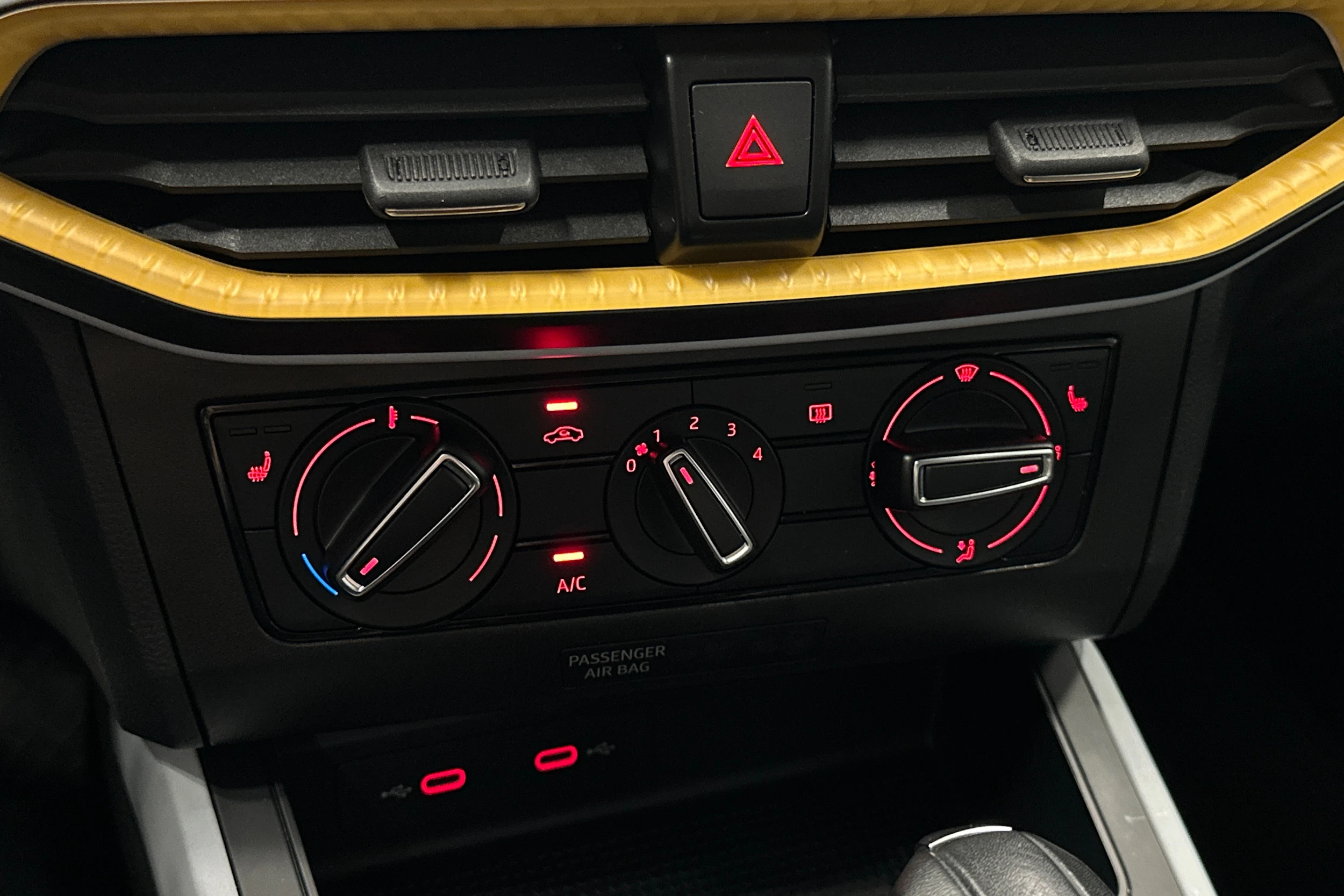 valkoinen SEAT Arona 2024 kuva 27.
