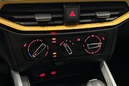 valkoinen SEAT Arona 2024 kuva 27.