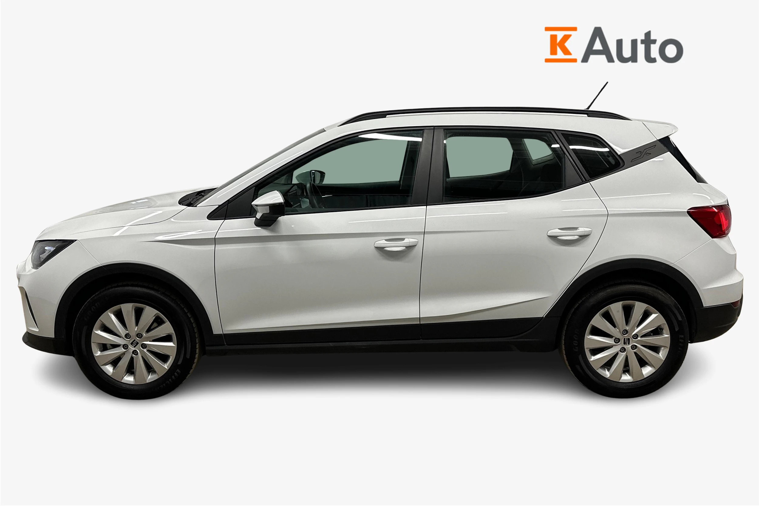 valkoinen SEAT Arona 2024 kuva 7.