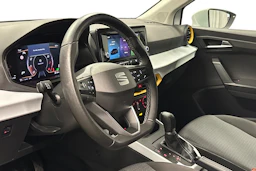 valkoinen SEAT Arona 2024 kuva 8.
