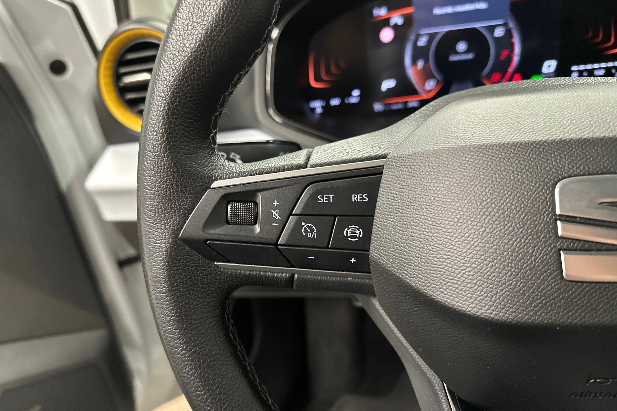 valkoinen SEAT Arona 2024 kuva 15.