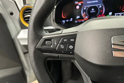 valkoinen SEAT Arona 2024 kuva 15.
