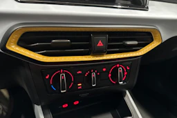 valkoinen SEAT Arona 2024 kuva 20.