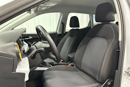 valkoinen SEAT Arona 2024 kuva 23.