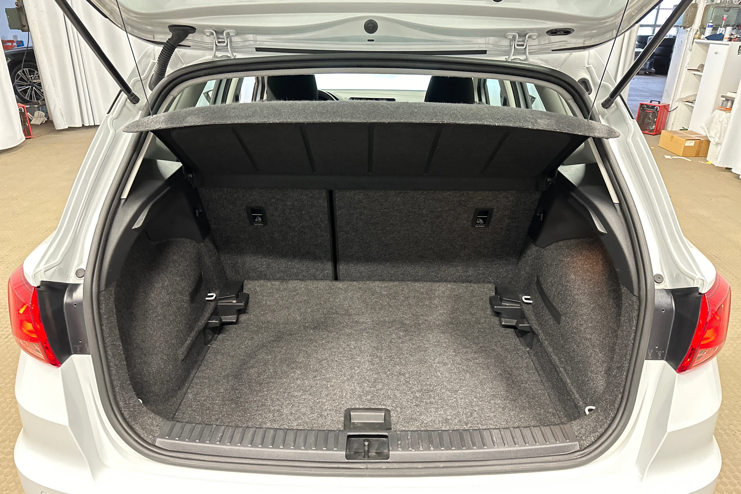 valkoinen SEAT Arona 2024 kuva 24.