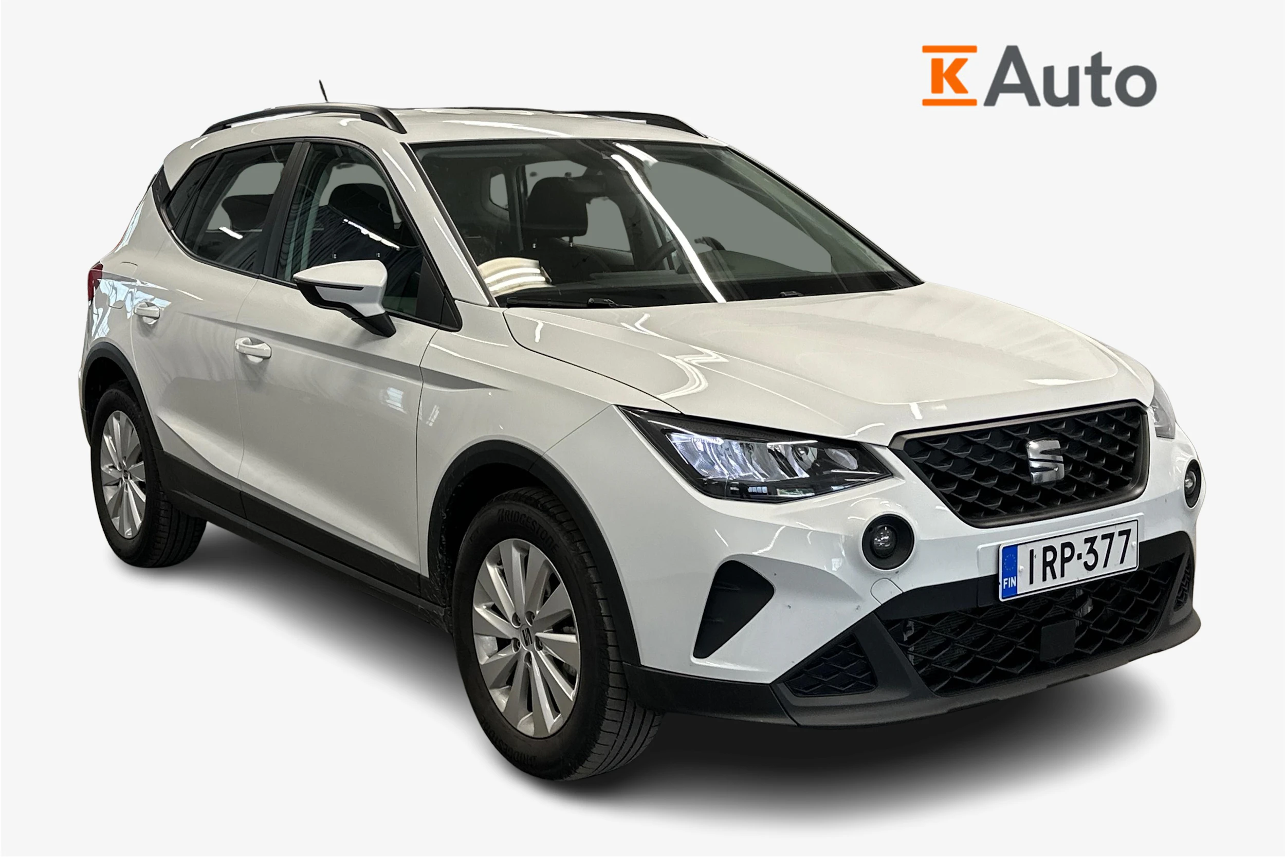 valkoinen SEAT Arona 2024 kuva 1.
