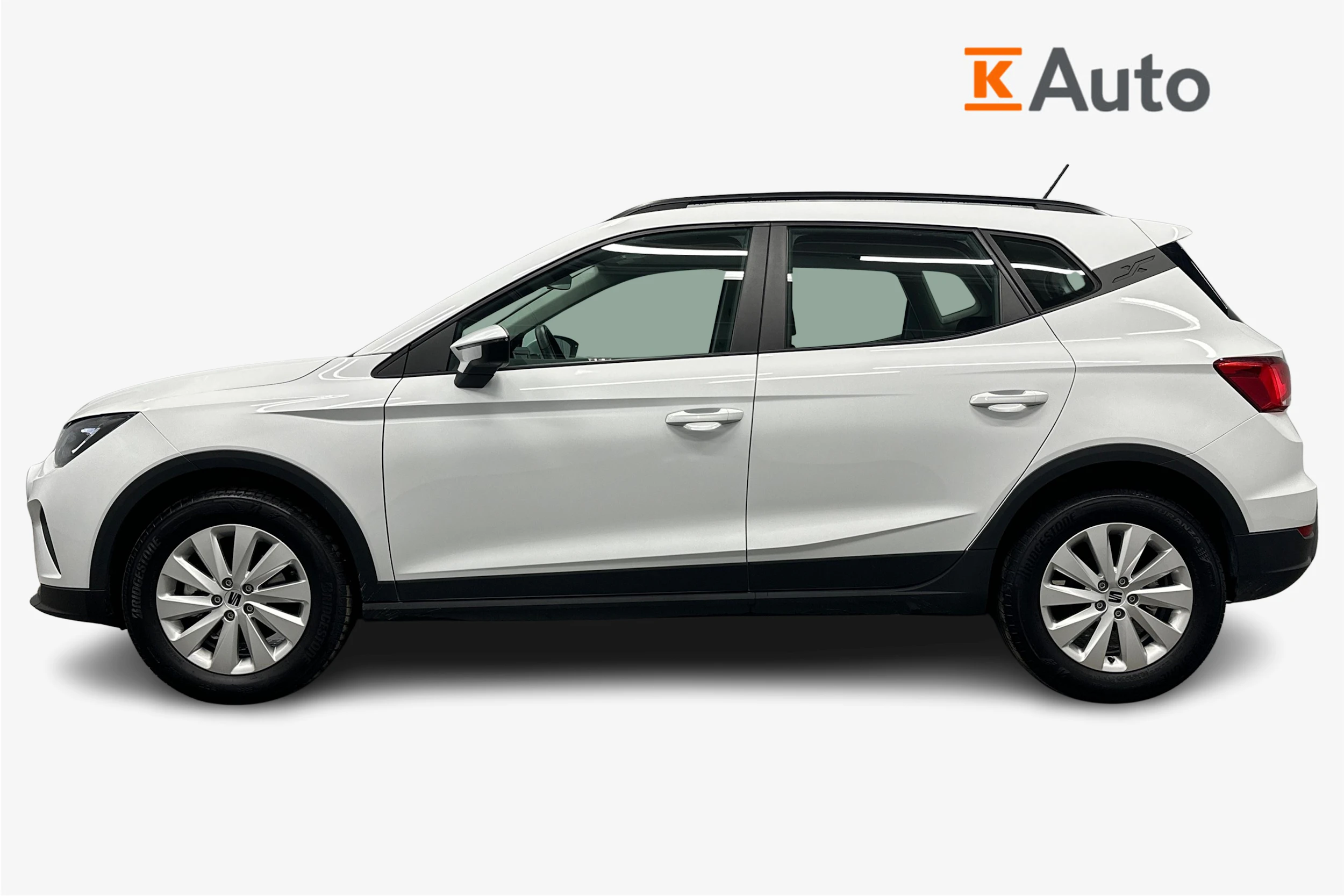 valkoinen SEAT Arona 2024 kuva 5.