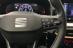 valkoinen SEAT Arona 2024 kuva 12.