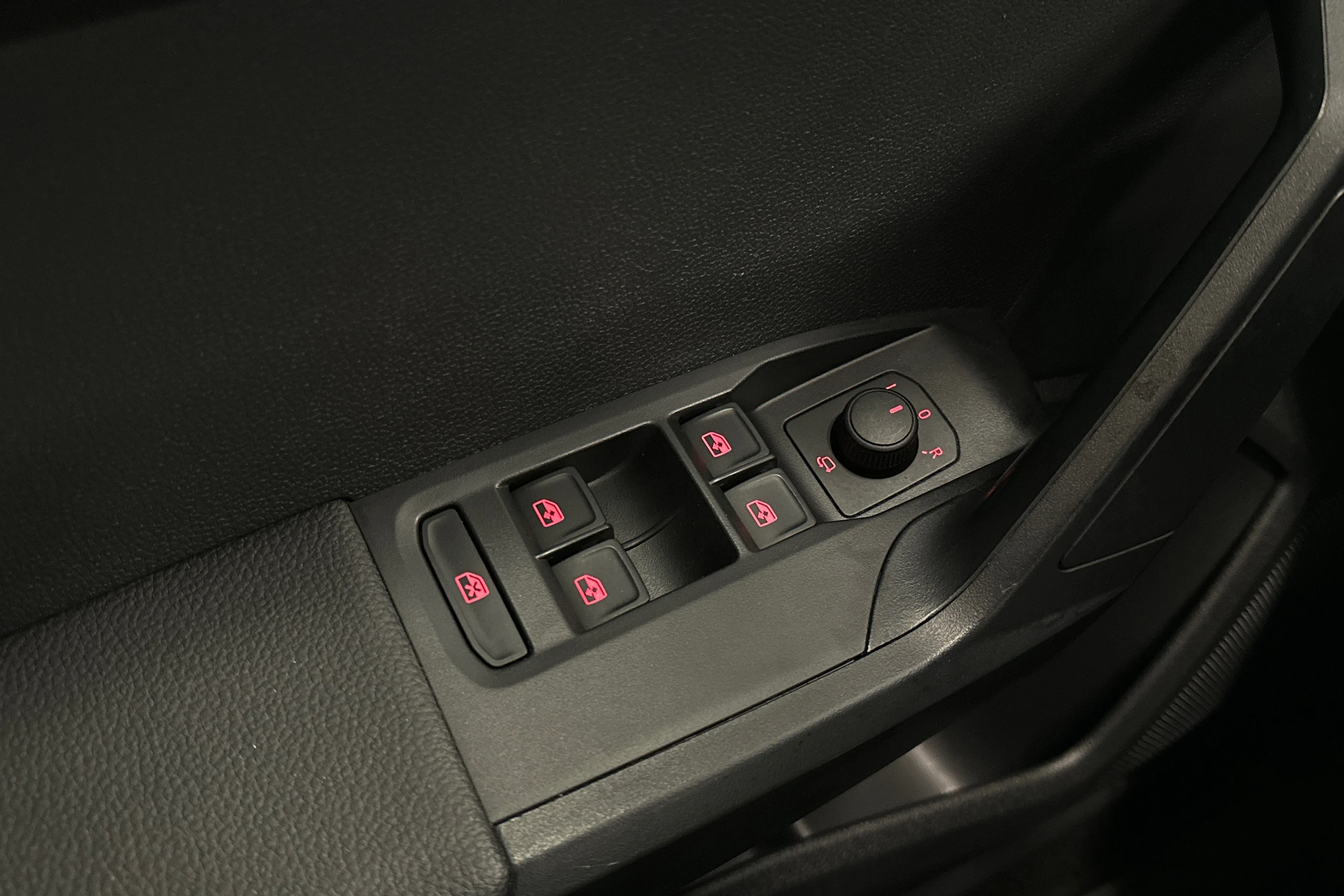 valkoinen SEAT Arona 2024 kuva 15.