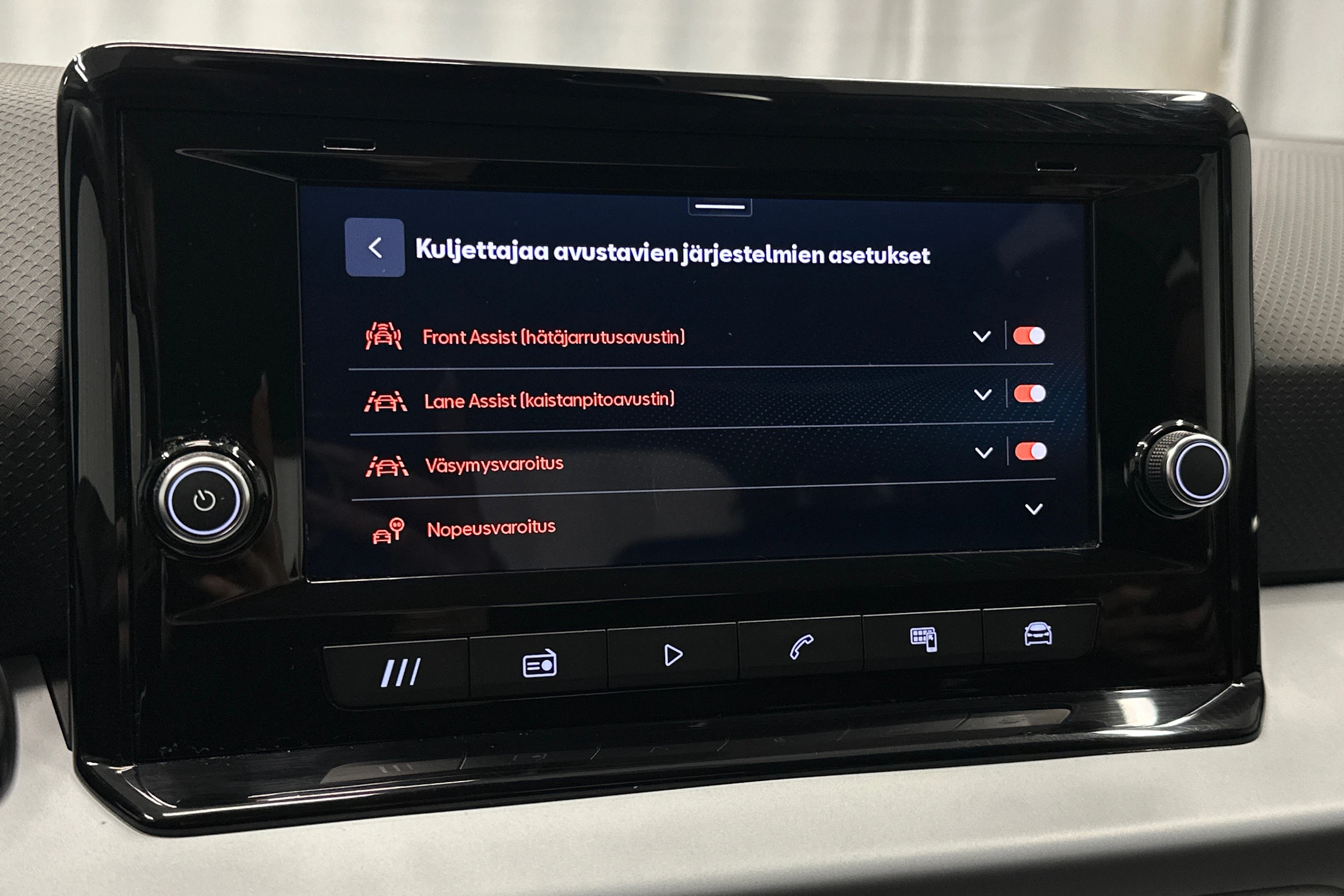valkoinen SEAT Arona 2024 kuva 24.