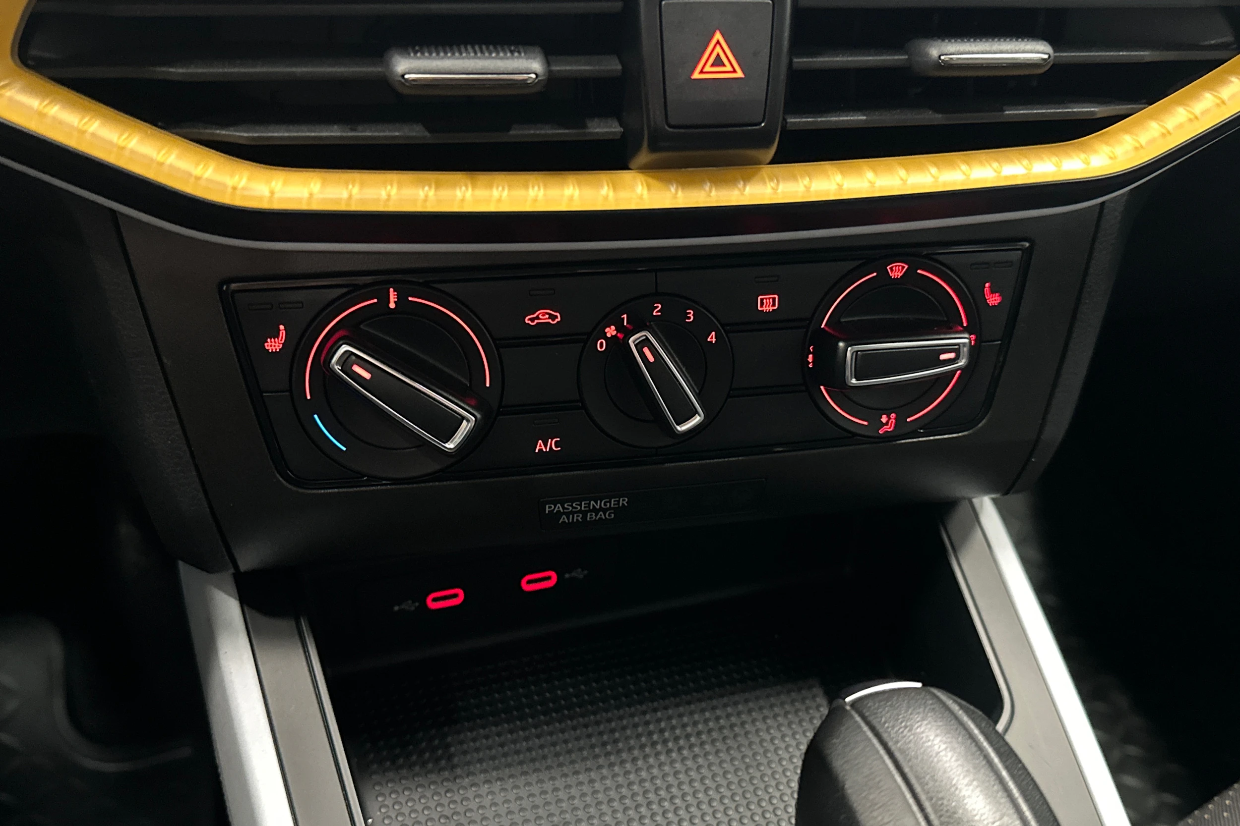 valkoinen SEAT Arona 2024 kuva 27.