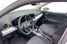 valkoinen SEAT Arona 2024 kuva 3.