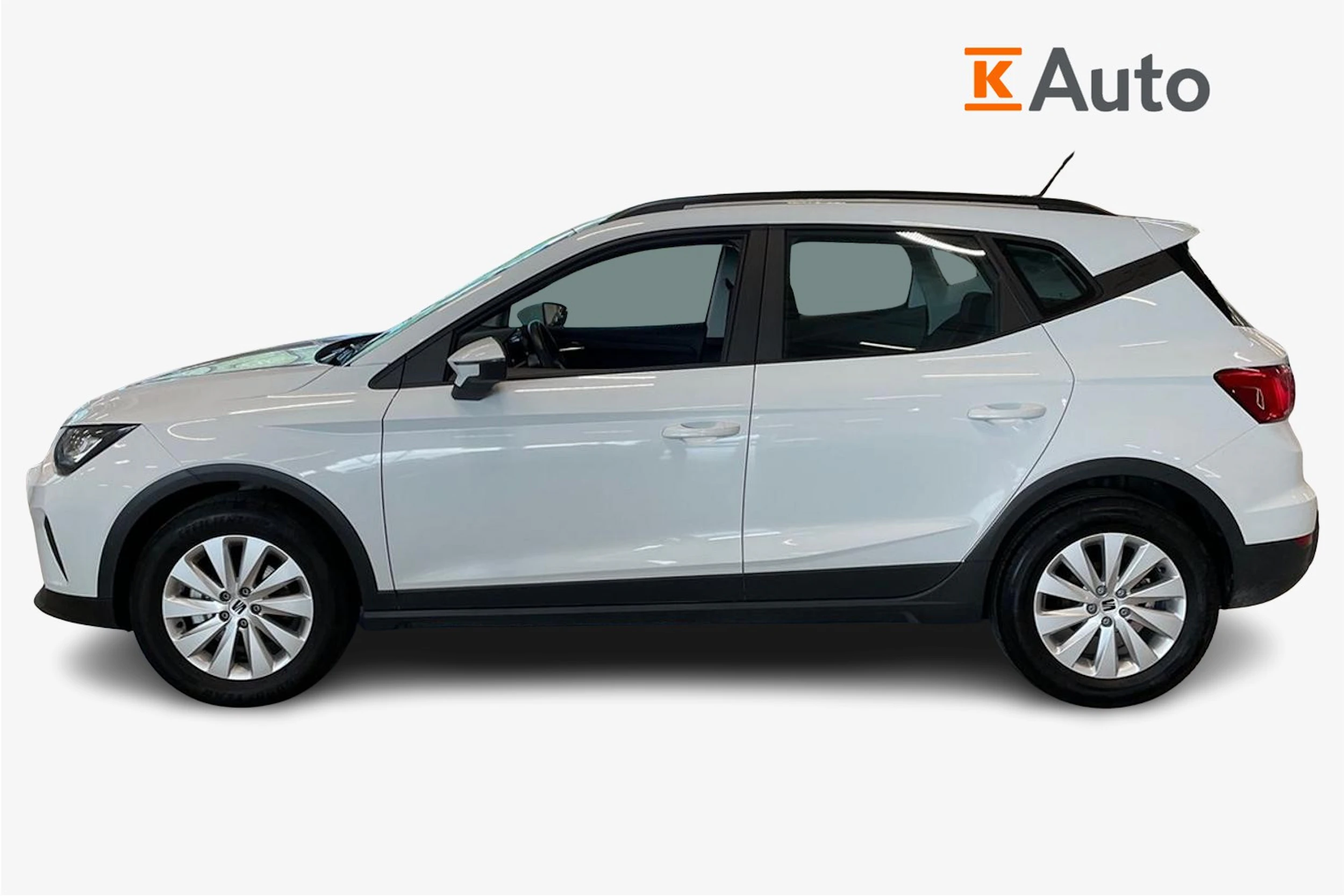 valkoinen SEAT Arona 2024 kuva 5.