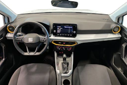 valkoinen SEAT Arona 2024 kuva 7.