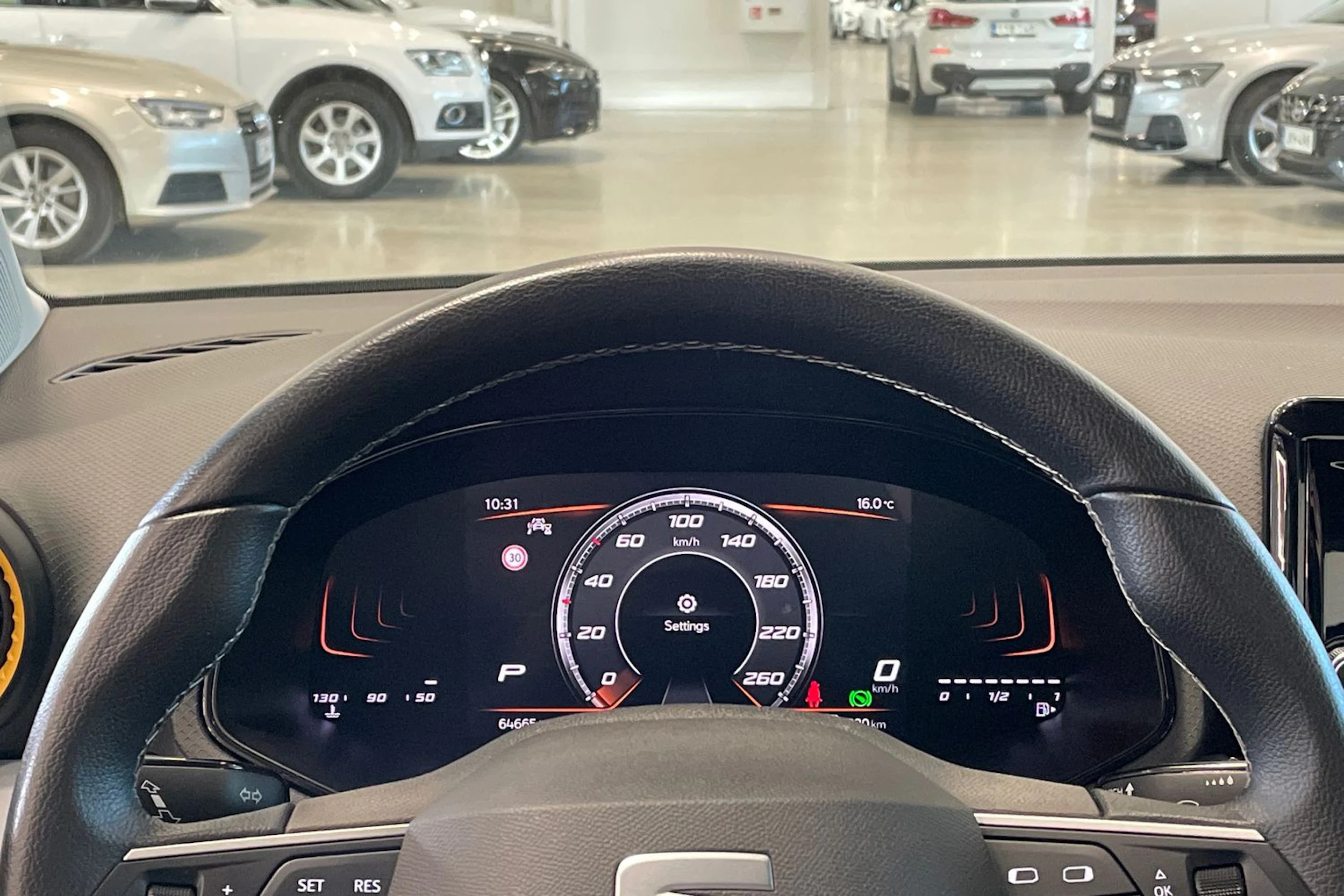 valkoinen SEAT Arona 2024 kuva 13.